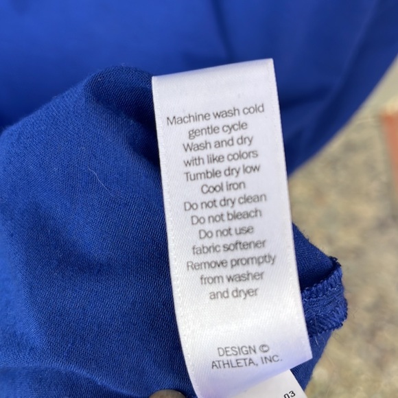 Athleta women’s blue top size small 95% polyester and 5% spandex - Picture 6 of 6